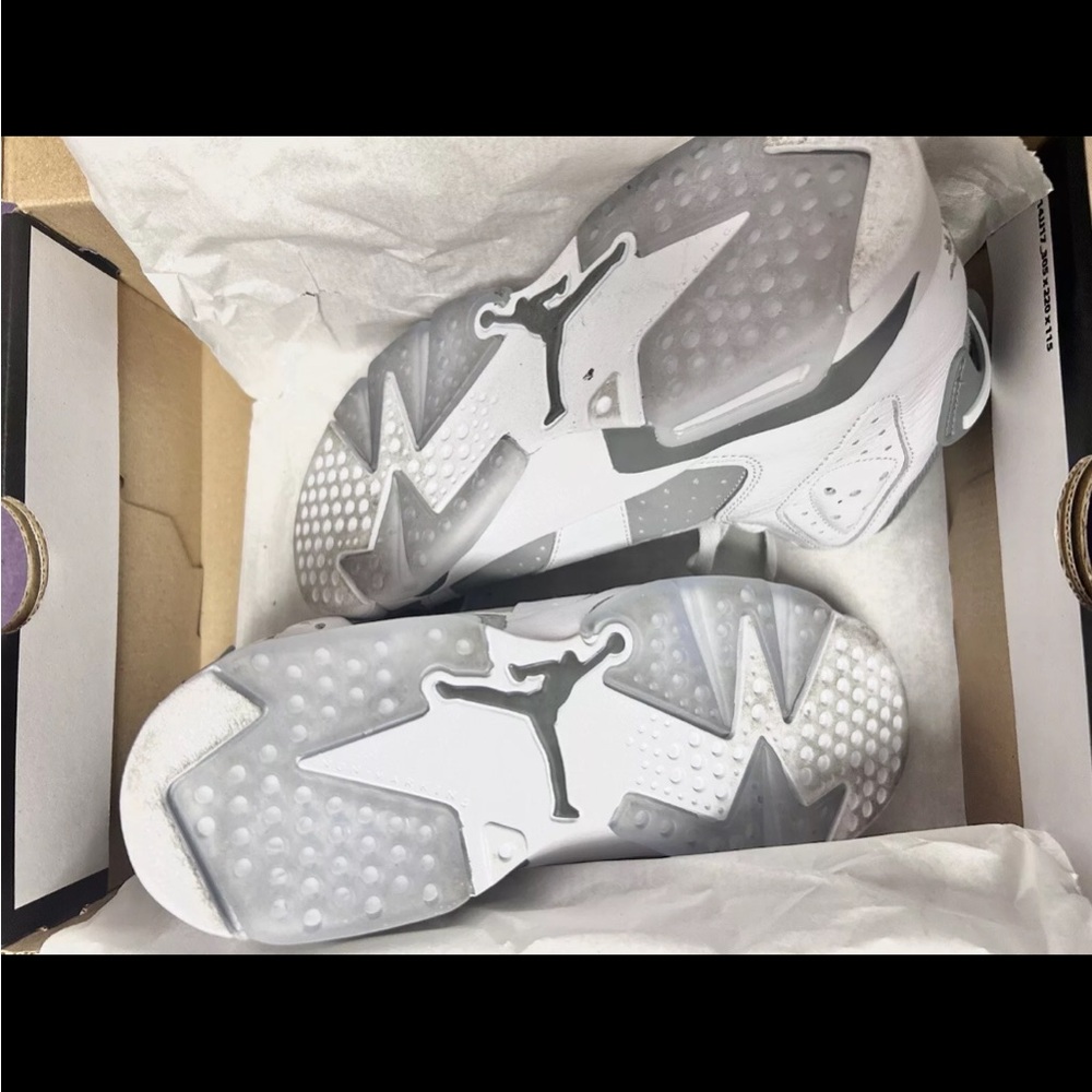 Men's Gray and White Sneakers - Picture 4 of 4